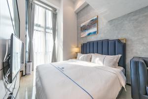 Een TV en/of entertainmentcenter bij BORUISI Plaza Residence Apartment - Shenzhen Futian Convention & Exhibition Center

