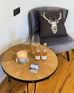 a table with two bottles of wine and two glasses at Appartement Leo in Seefeld in Tirol