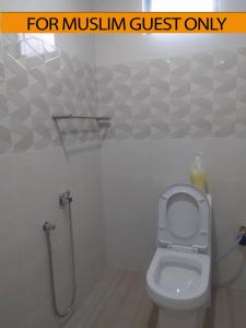 Gallery image of Yasmeen Studio Roomstay Kijal - Room 2 - FOR TWO PERSON ISLAM GUEST ONLY in Kijal