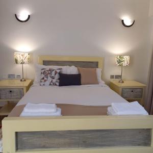 Postel nebo postele na pokoji v ubytování POPSY HOMES NAKURU CBD
