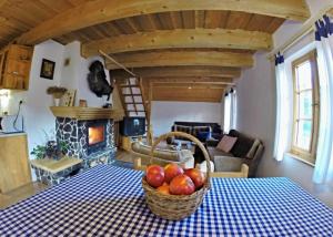 a basket of apples on a table in a living room at Domcek v strani in Mýto pod Ďumbierom