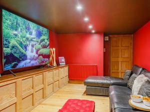 a living room with a large flat screen tv at 5 Bed in Haworth 88390 in Oxenhope