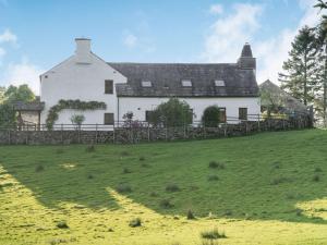 a large white house on top of a green field at 5 Bed in Kendal 88095 in Skelsmergh