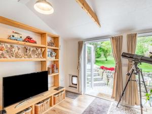 a living room with a television and a camera at 1 Bed in Bodmin 88049 in Luxulyan