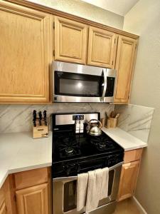 a kitchen with a stove and a microwave at Bohemian Bliss 10 Min from DT SJ in San Jose