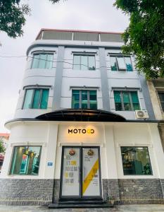 The building in which the capsule hotel is located