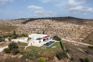 an aerial view of a house in the middle of a hill at Redimeti Country House in Avola