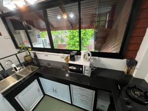 Cuisine ou kitchenette dans l'établissement Amara Beach Resort Koh Phangan