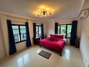 Un ou plusieurs lits dans un hébergement de l'établissement Amara Beach Resort Koh Phangan