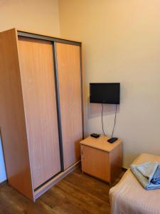 a room with a bed and a tv and a room with a bed sidx sidx at Hostel na Fali in Gollnow