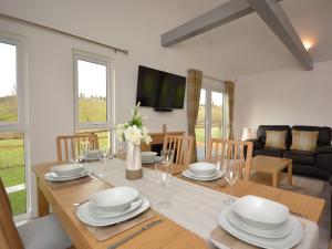 a dining room and living room with a table and chairs at 3 Bed in Moorlinch 56284 in Greinton