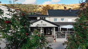 沃戈穆Villa Vågå - by Classic Norway Hotels的一座建筑,其中有天文台学和天文学