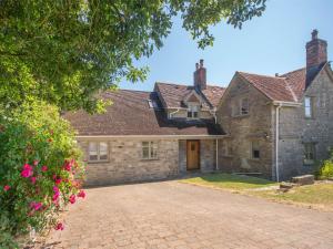 a large stone house with a brick driveway at 5 Bed in Corfe Castle DC061 in Corfe Castle