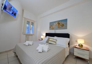 a bedroom with a large bed with towels on it at Purpo in Cattolica