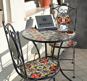 a table with a laptop on top of it at Purpo in Cattolica