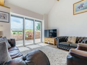 a living room with a couch and a tv at 3 Bed in Malton 75899 in Amotherby
