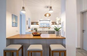 Η κουζίνα ή μικρή κουζίνα στο Villa Avgi