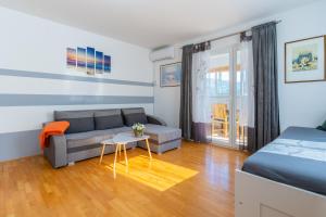 a living room with a couch and a bed at Apartment Kristian in Cres