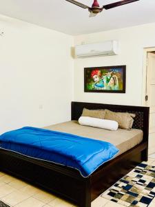 a bedroom with a bed with a blue blanket on it at Ak22 stays Bardhaman Burdwan in Barddhamān