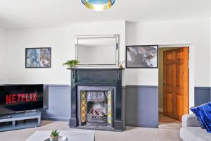 a living room with a fireplace and a mirror at Harbourside Heaven in Bristol - Sleeps 8 in Bristol