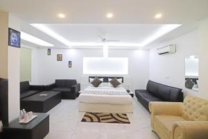 a living room with a bed and a couch at Hotel Mayda Prime Near Delhi Airport in New Delhi