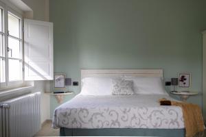Un pat sau paturi într-o cameră la Villa Oliviana