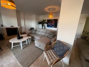 a living room with a couch and a table at Center beach 2 beds Appartement Elviria in Marbella