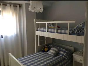 Katil atau katil-katil dalam bilik di Piso acogedor con vistas al mar +5 gambar
