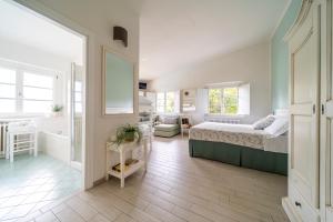 - une chambre avec un lit et une salle de bains dans l'établissement Villa Oliviana, à Montecarlo 65 autres photos