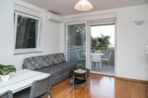 Гостиная зона в Marea 2, apartment next to the beach
