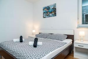 Кровать или кровати в номере Marea 2, apartment next to the beach