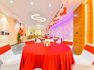 Hotel Anju Shree Inn-Near Jaipur Airport Terminal 1餐厅或其他用餐的地方