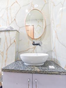 Hotel Anju Shree Inn-Near Jaipur Airport Terminal 1的一间浴室
