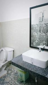 Phòng tắm tại Urban Farmhouse