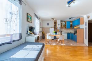 Кухня або міні-кухня у Apartment Kristian