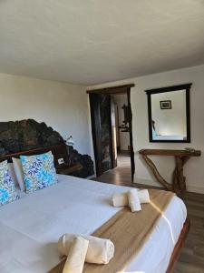 a bedroom with a large bed with towels on it at Casa Yuno en La Asomada in La Asomada