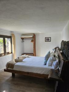 a bedroom with a large bed in a room at Casa Yuno en La Asomada in La Asomada