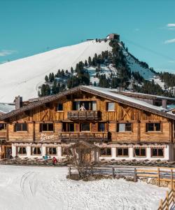 Nespecifikovaný výhled na hory nebo výhled na hory při pohledu z hotelu