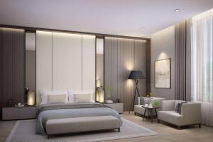 1 dormitorio con 1 cama, 1 sofá y 1 silla en Wyndham Opi Hotel Palembang, en Palembang