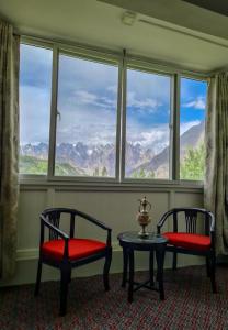 Nespecifikovaný výhled na hory nebo výhled na hory při pohledu z hotelu