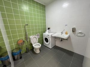 a bathroom with a toilet sink and a washing machine at Casa em Aldeia rural - Circuito Aldeias de Portugal in Ponte de Lima