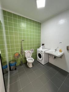 a bathroom with a toilet a sink and a washing machine at Casa em Aldeia rural - Circuito Aldeias de Portugal in Ponte de Lima