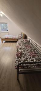Łóżko lub łóżka w pokoju w obiekcie Apartament Zacisze