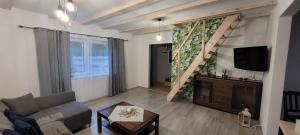 Telewizja i/lub zestaw kina domowego w obiekcie Apartament Zacisze