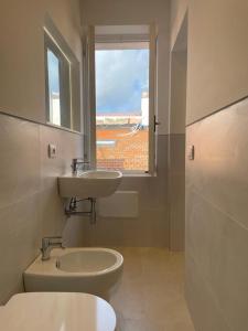 A bathroom at Gioberti 25