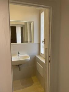 A bathroom at Gioberti 25