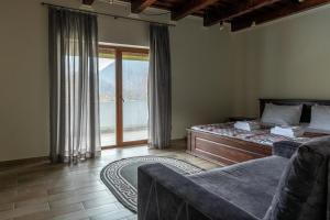 Postel nebo postele na pokoji v ubytování Шаян Гора + 37 fotografií