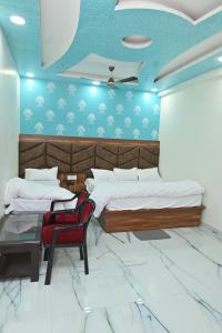 Cama o camas de una habitación en JSB Palace Varanasi