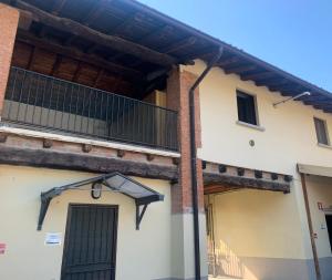 awning on the side of a house at Poncinvs Residence in Zanica