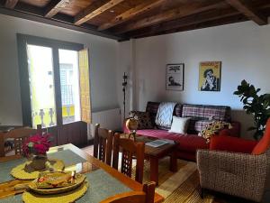 a living room with a couch and a table at Rascacielos San Martín in Cuenca